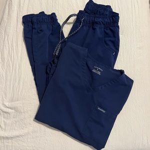 Jaanuu scrub set